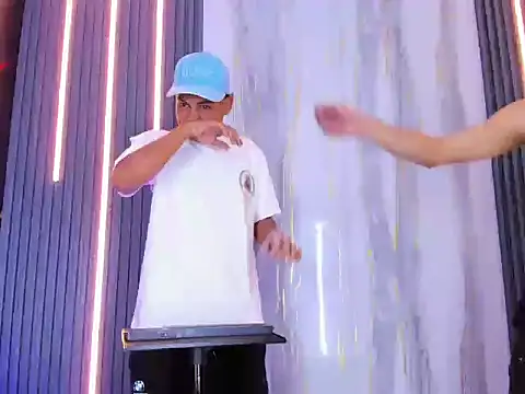 Tommy_bigcock19 webcam