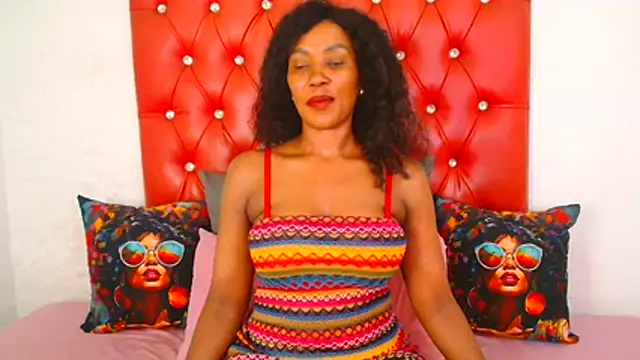 GaggingQueen32 webcam