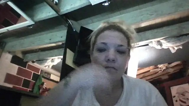 1anOnlyHoTTLuLu webcam