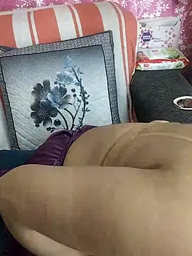 joya_bhabi (F milf) - Boobs oilling