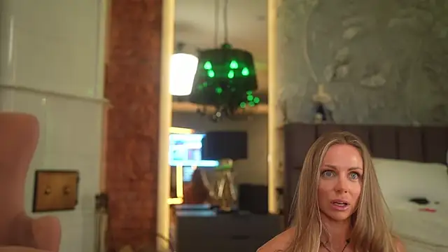 eva_fashionista webcam