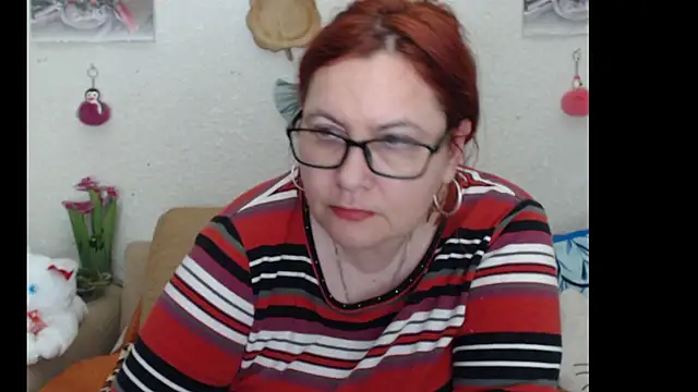 PlayfullMature webcam