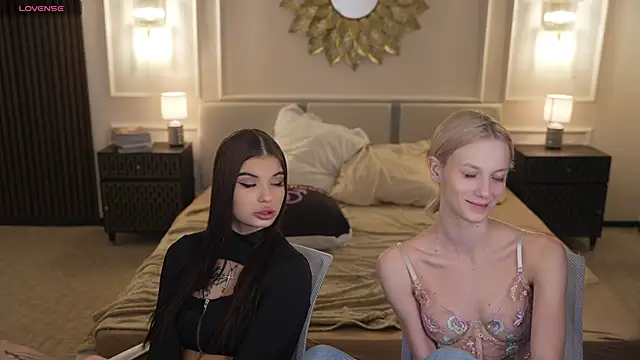 Lucy_And_Elza_Fantasy webcam