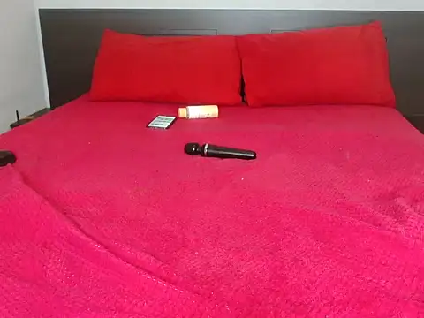 Roundasssquiterxx webcam