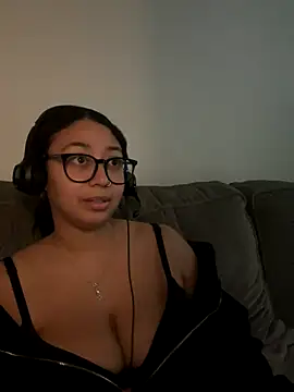 minha_baby Live Webcam on Stripchat