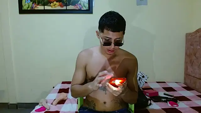 Lil_condor_bby1 webcam