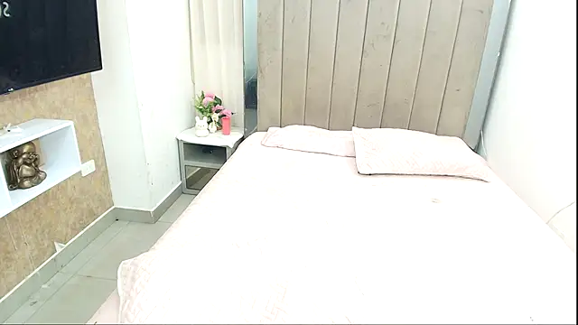 sexy_melany_xxx (T young) - cum in public .....MILK FOR Everyone for