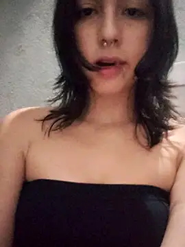 maiden-hot (F teen) - Naked and 8 Slaps on the buttocks