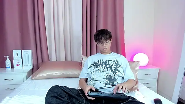 honeymoon_sariel (M twink) - Big cum shoot for you