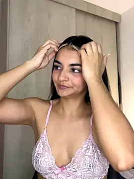 cat2525 (F young) - Full naked + put on heels