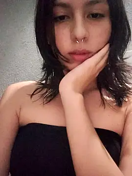 maiden-hot (F teen) - Naked and 8 Slaps on the buttocks