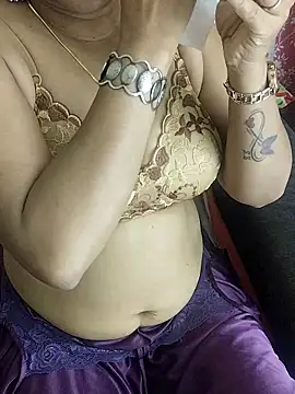 joya_bhabi (F milf) - Boobs oilling