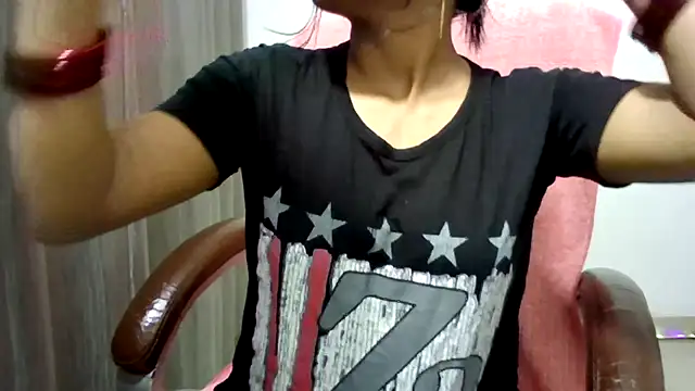 Queenhimanshi webcam