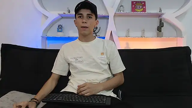 THREE_GUYS_HOT webcam