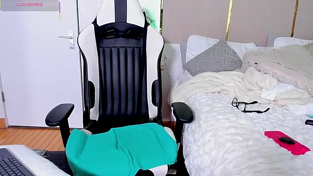 Jadeh_Williams02 webcam