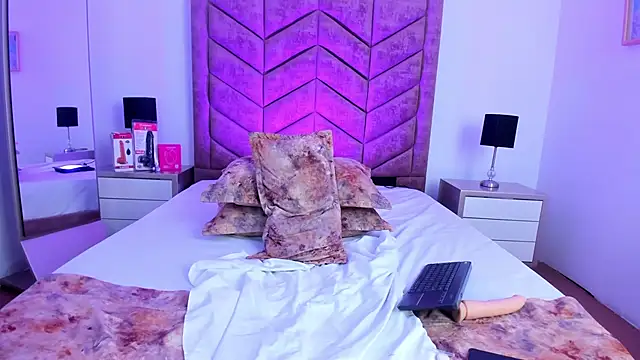 VanessaParis__ webcam