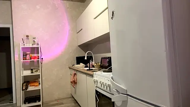 geralynchiszar (F teen) - slowly half-squat with my back