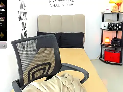 Trixie_Mattel21 webcam