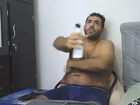 AlphaLatinoBear webcam