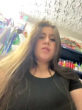 Scarlett_Noire_outdoors webcam