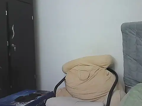 AlphaLatinoBear webcam