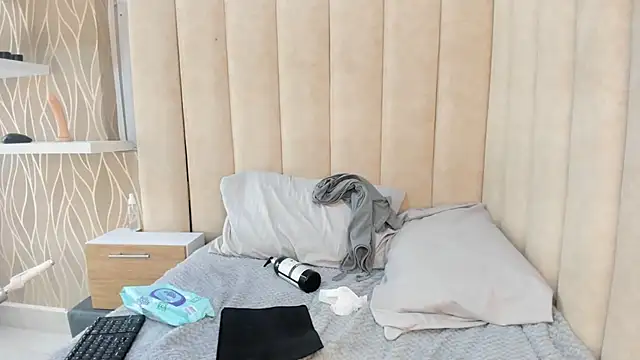 NhoanBrunette webcam