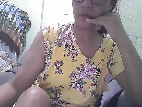 HotLadyPinay32 webcam