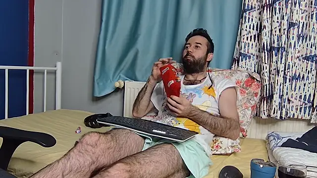 hairybearcb (Ask my age) - Strip me fully naked