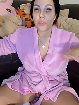 ReiyaRey's Stripchat show and profile