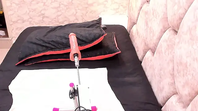 exotic_ebony_ (F teen) - Spank on my ass x4 ( hard ) 🔥