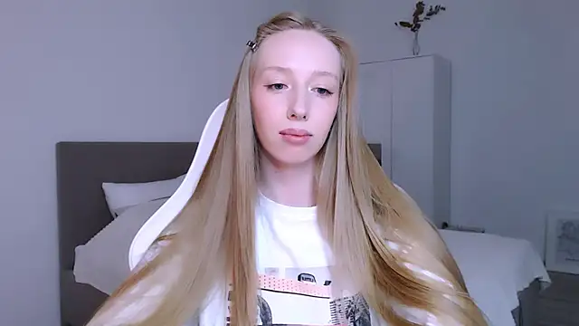 Luna_insniity webcam