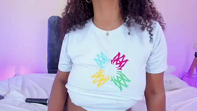 Tina_curly live cam screenshot female from Sex Land on Ufotopia – Live Cams & Video Chat