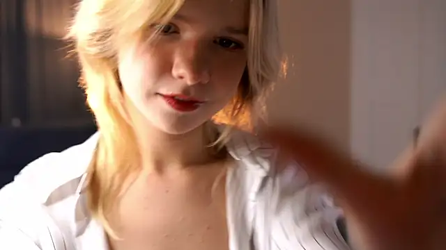 PhillisEsplin live cam screenshot female from Sex Land on Ufotopia – Live Cams & Video Chat