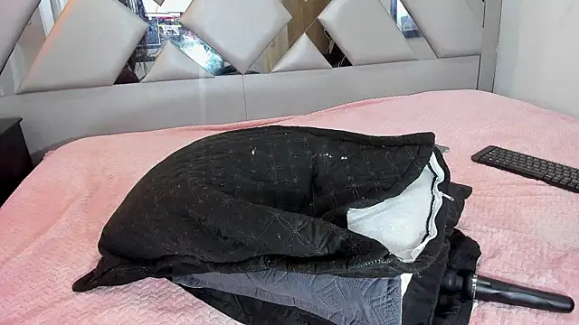 nahomi-hill (F teen) - Finger my pussy