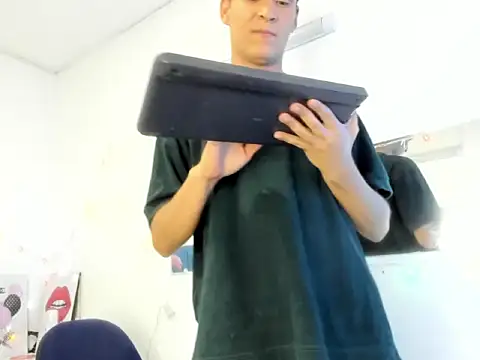 Live webcam of Aaron_Foxxx