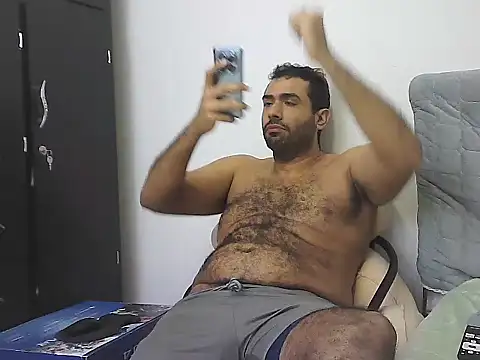 AlphaLatinoBear live cam screenshot male from Colombia on LiveWebCameras – Live Webcams & Video Chat