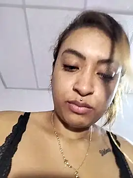 shanell_saenz webcam