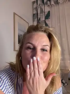 The_Real_Blondie4U webcam