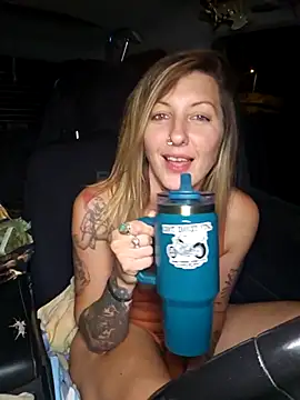 SheIsSomething webcam