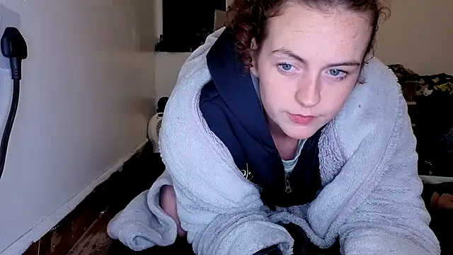 englishemily_69 (F young) - SPREAD ASS PVT OPEN