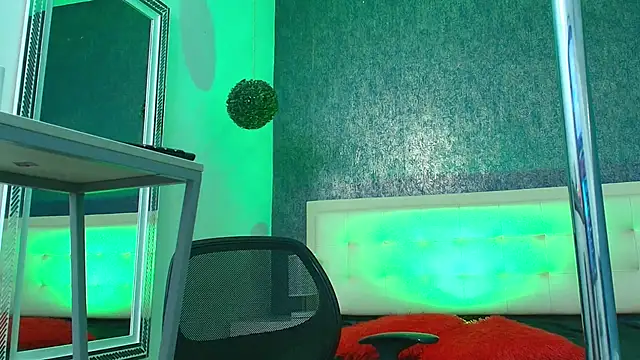 Cloeandtyfanny webcam