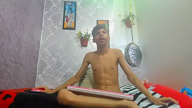 sexyboys_cutex18 live webcam from Sex Land on Ufotopia – Live Cams & Video Chat