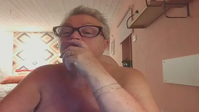 Mystery-Grandmother webcam