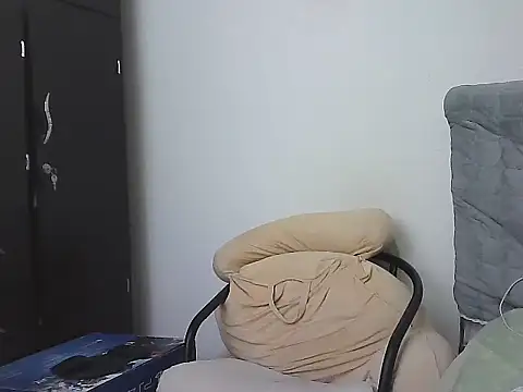 AlphaLatinoBear webcam