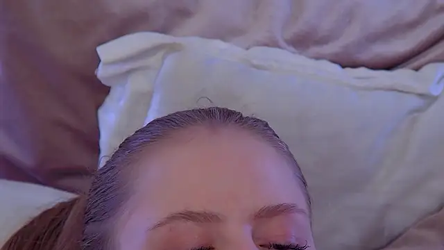 SelinSwarovski webcam