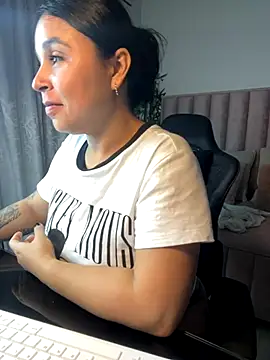 Natural_BIGASS_Nina webcam