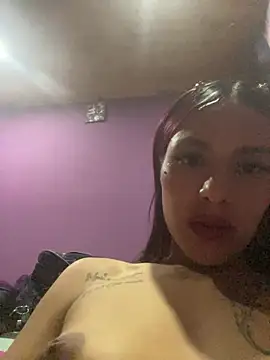 Emilyy-18 webcam