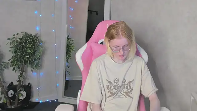 ElizabethHarpper webcam