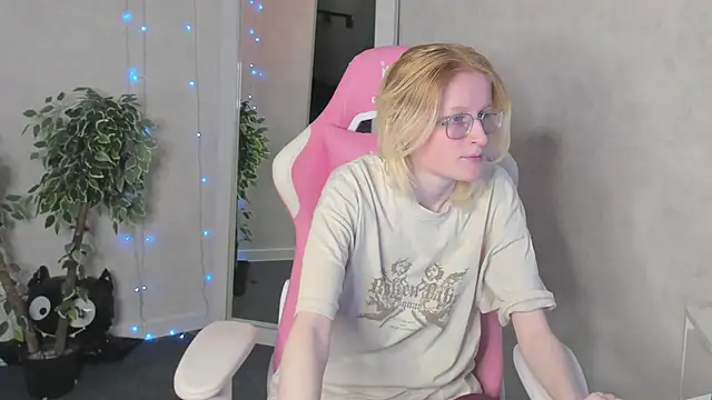 ElizabethHarpper webcam