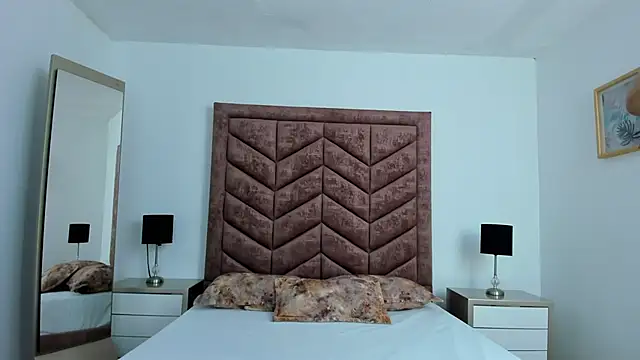 VanessaParis__ webcam